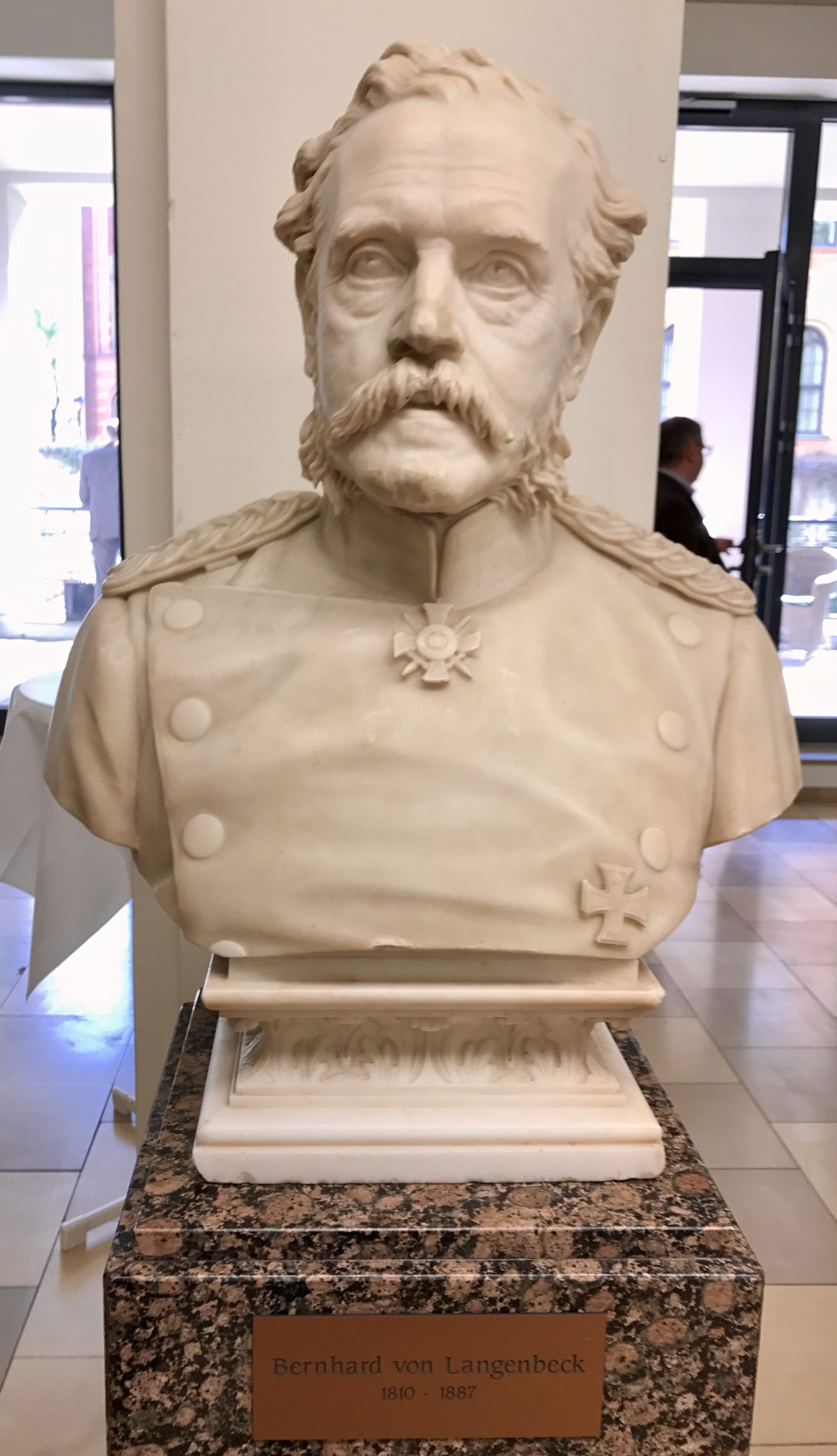 Bernhard von Langenbeck's bust, Langenbeck-Virchow-Haus, Berlin (by Luca Ambrosio).jpg